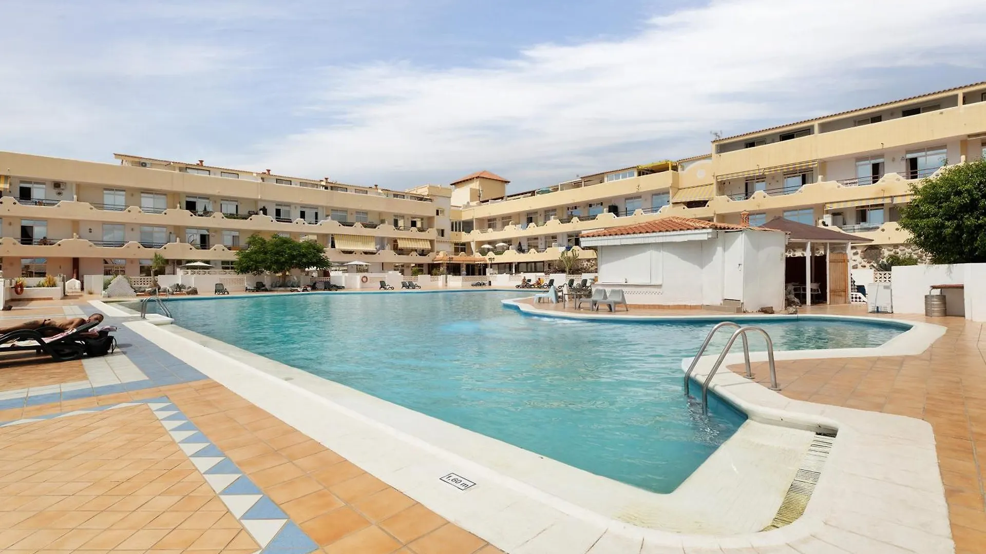 Apartmento Palace Playa Paraiso contacts